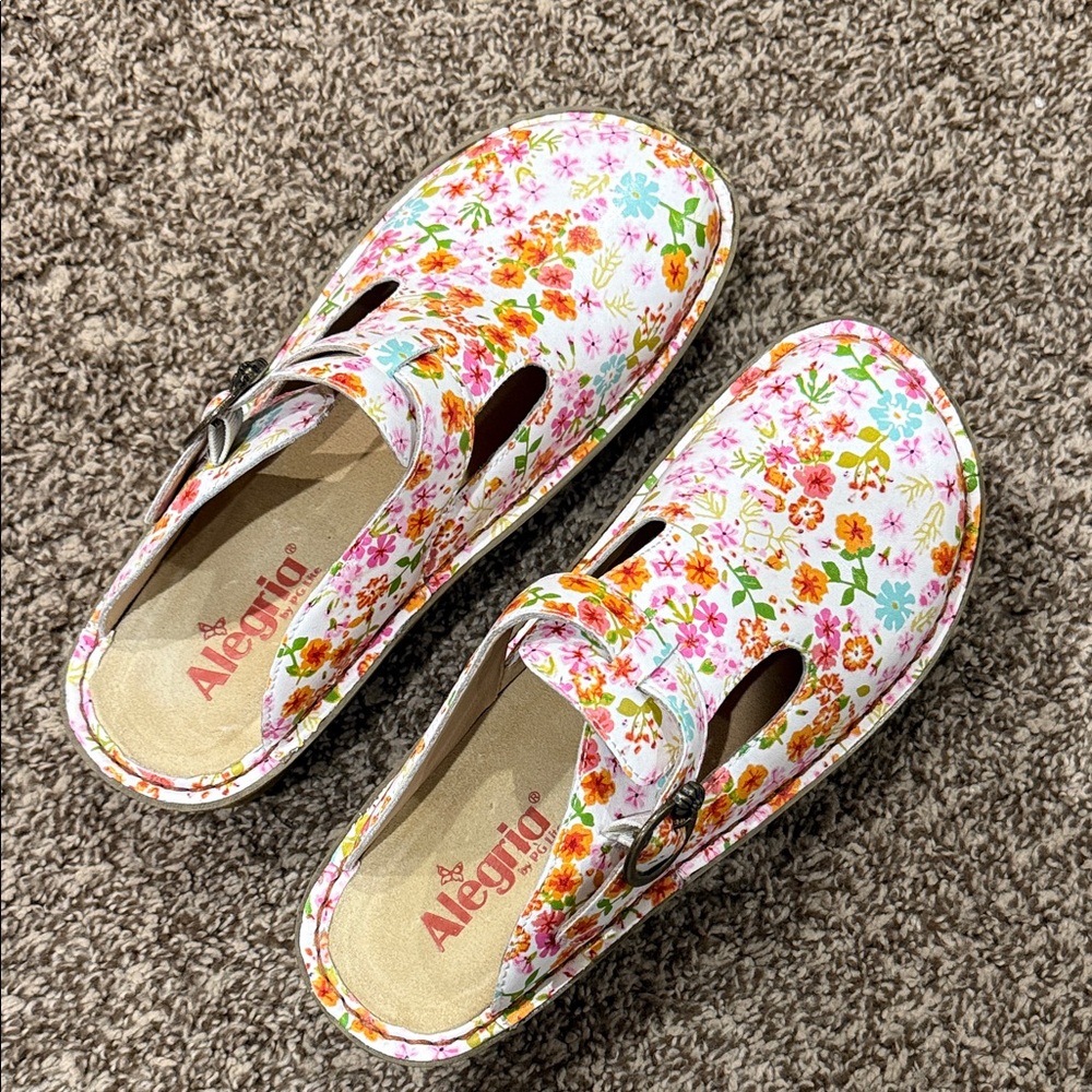 Alegria Floral White and pastel Multicolor, brand new!  39